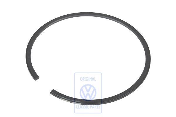 Lowert piston ring