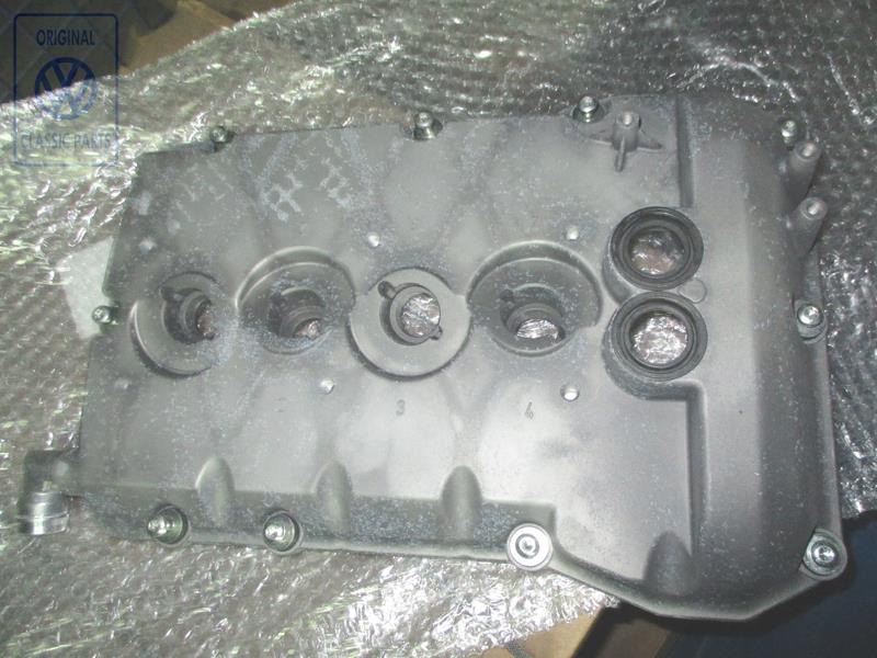 Cylinder head cover for VW Passat W8