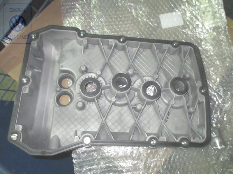 Cylinder head cover for VW Passat W8