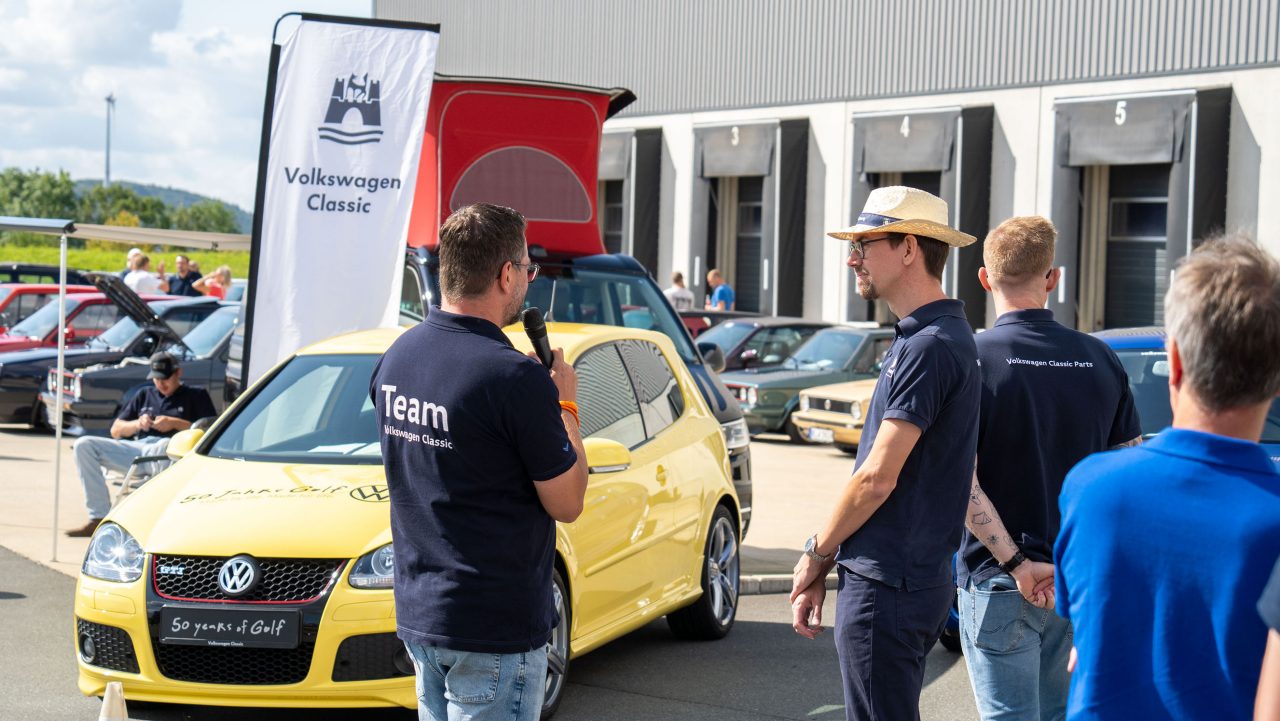 Wir blicken zurück auf unser 50 Jahre Golf Fan-Treffen. Bei bestem Wetter trafen sich rund 100 Golf-Fahrer und -Fans in Breuna um die Kultikone Golf zu feiern. Lesen Sie hier alles rundum das besondere VW Jubiläumsevent.