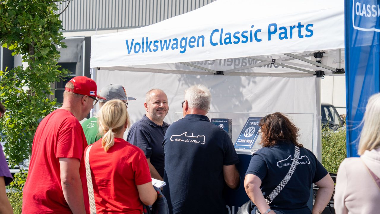 Wir blicken zurück auf unser 50 Jahre Golf Fan-Treffen. Bei bestem Wetter trafen sich rund 100 Golf-Fahrer und -Fans in Breuna um die Kultikone Golf zu feiern. Lesen Sie hier alles rundum das besondere VW Jubiläumsevent.