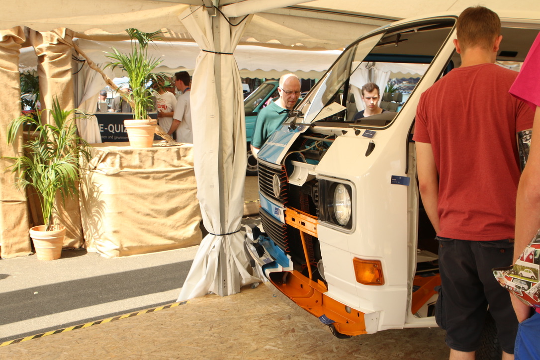 Under the sign of the Kombi: in June 2023 the VW Bus Festival took place in Hanover. At the Volkswagen Classic Parts stand, Kombi fans from all over the world were gathered for original quality spare parts and many petrol-powered conversations.